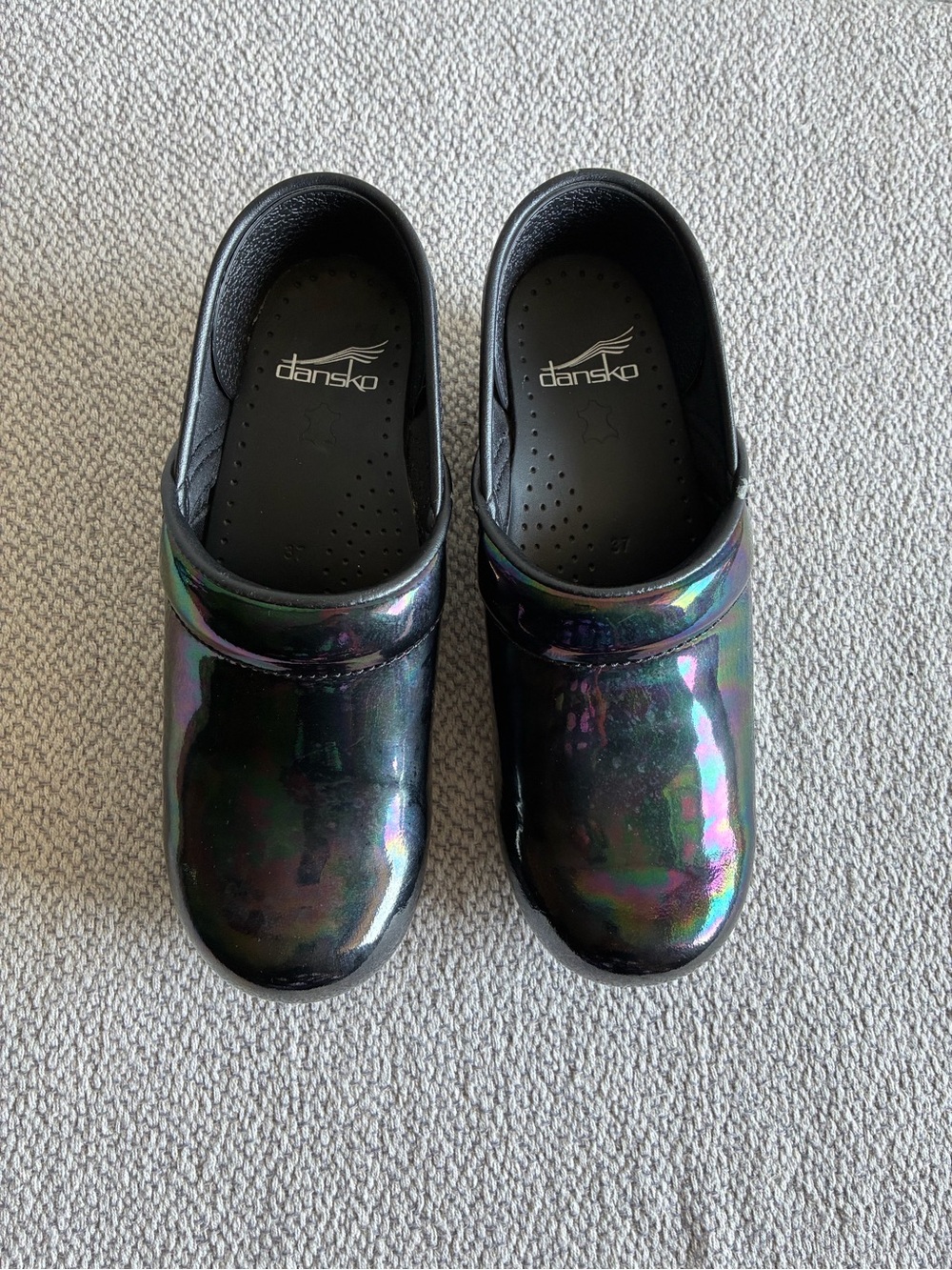 Dansko Professional Petrol
Patent Iridescent Clogs
Women's EU 37